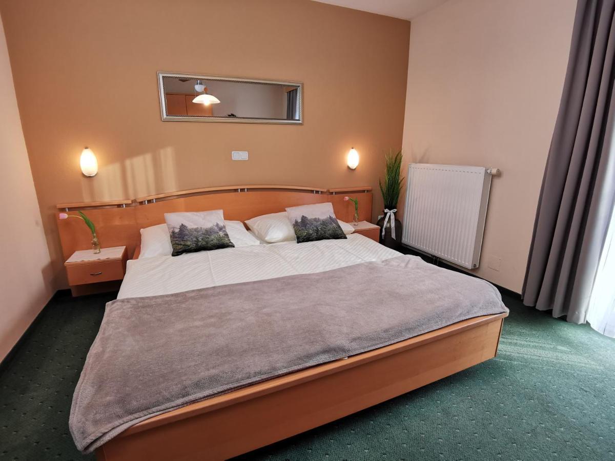Hotel & Wirtshaus Hoedl-Kaplan Feldbach  Δωμάτιο φωτογραφία